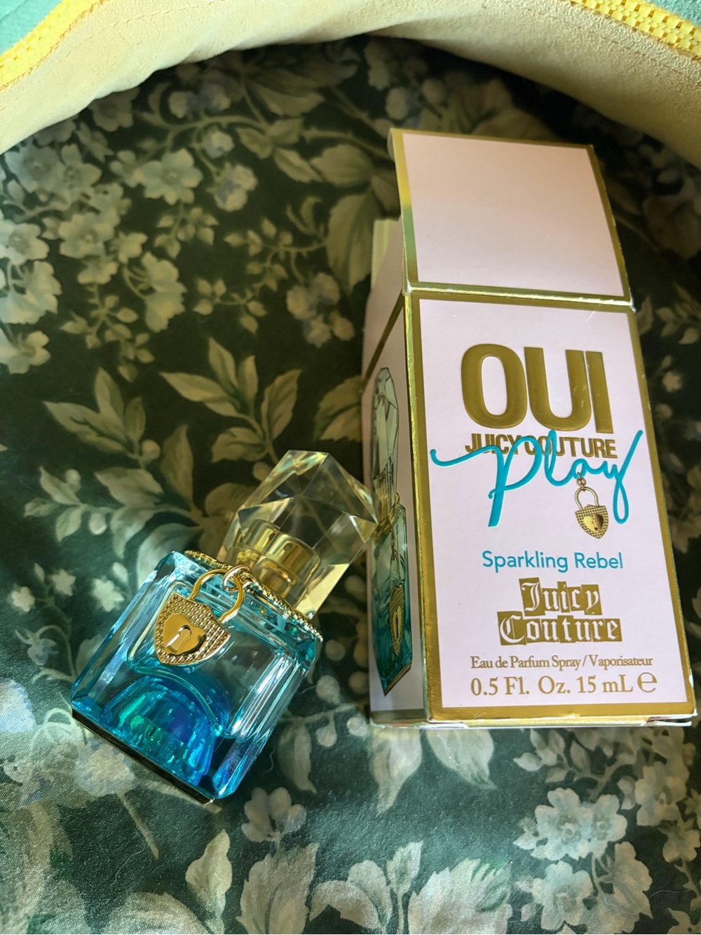 Juicy couture, Oui Play sparkling rebel lightly used in the box